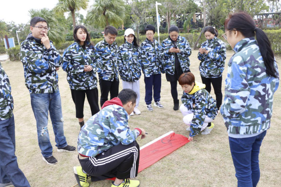 我院开展教职工户外素质拓展活动